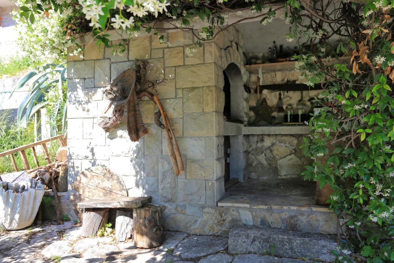 Apartments By The Sea Stanici, Omis - 1031 Tice Εξωτερικό φωτογραφία